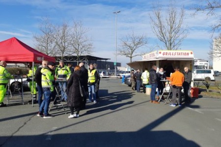 Ohne Mampf kein Kampf.                             Aktiver Schichtwechsel der Beschäftigten am Bremer Flughafen